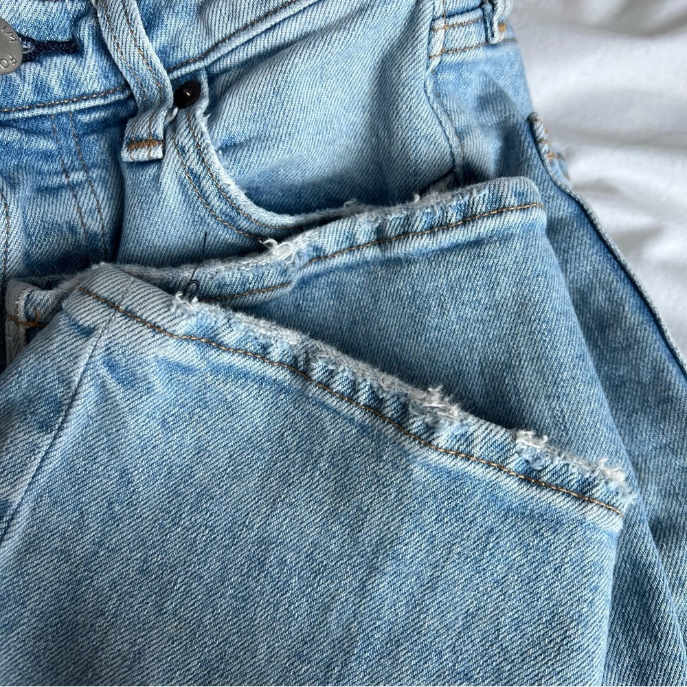 Aritzia Denim Forum Arlo Jeans light wash straight - Picture 7 of 10